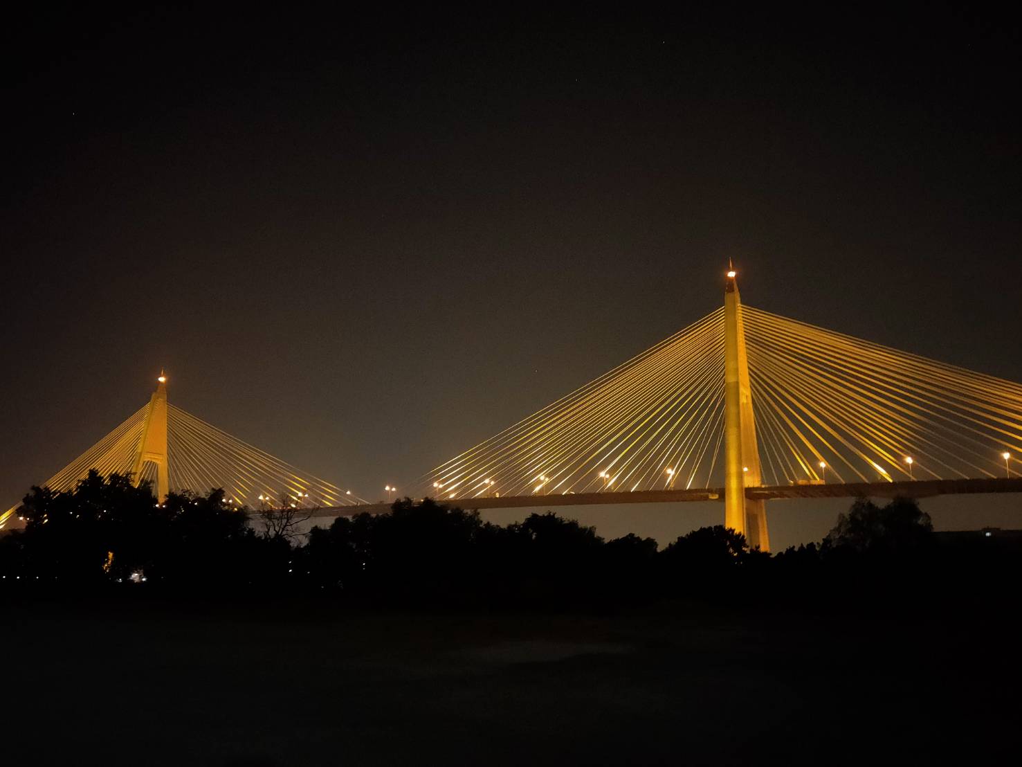 泰国横跨湄南河大桥亮化项目